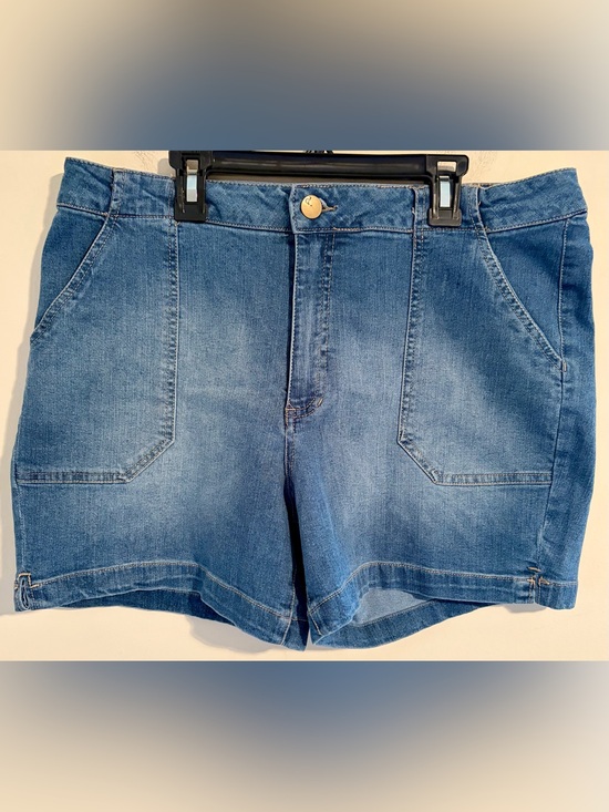 d. jeans Pants - NWOT d. jeans Blue Women's Denim Shorts Mid Rise Stretchy w/ Pockets Sz 14